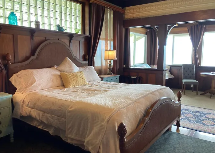 Hilo Bay Oceanfront Bed And BreakfastBed and Breakfast