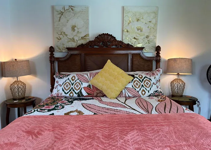 Hilo Bay Oceanfront Bed And BreakfastBed and Breakfast
