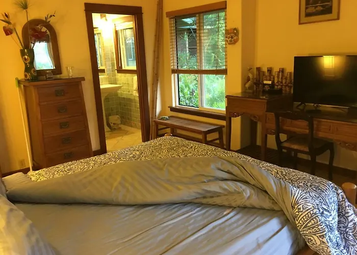 At The Beach With Friends Bed And Breakfast